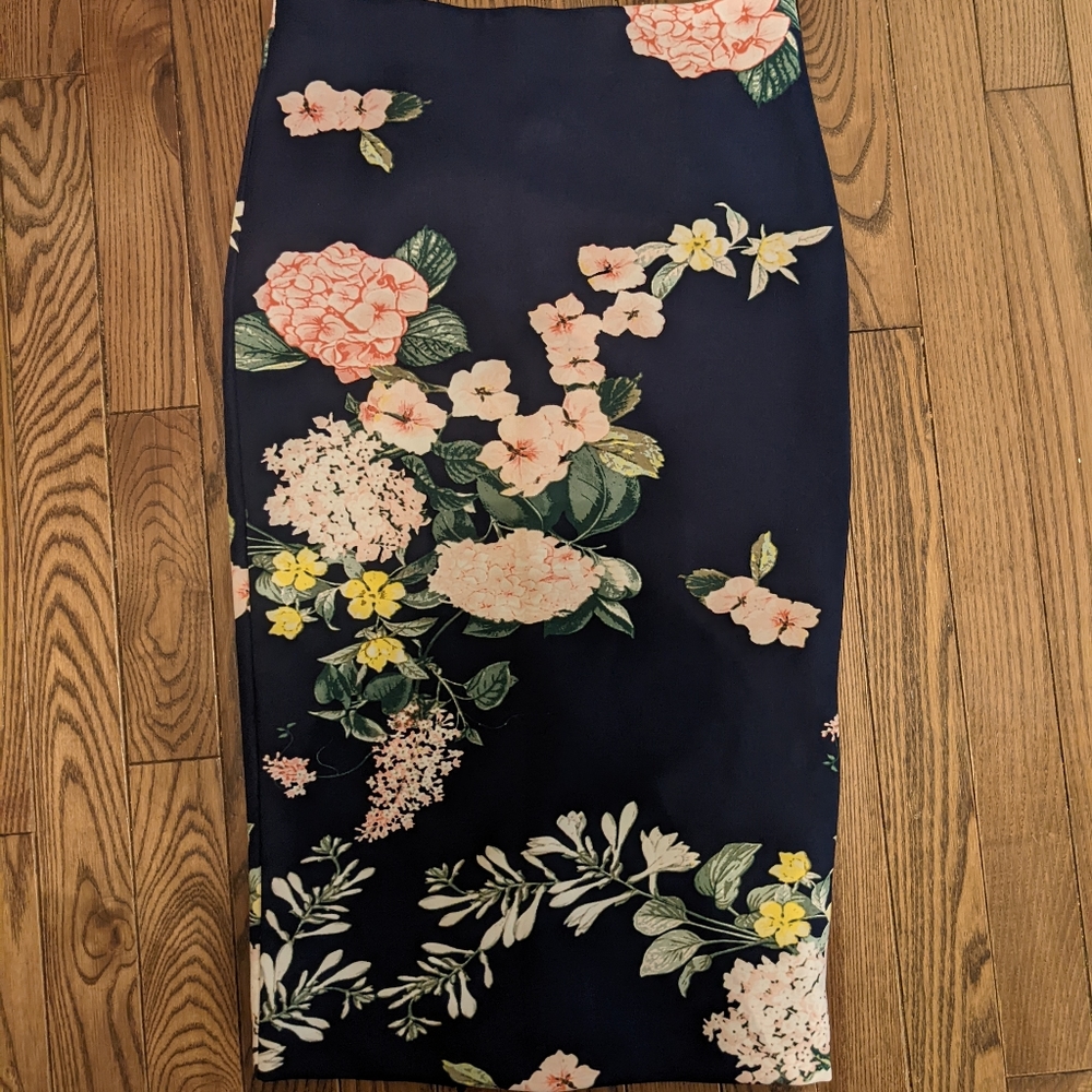 NWT NY&CO Floral Pencil Skirt